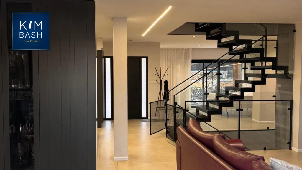 Private Home in Efrat